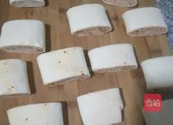 Illustration of how to make steamed flower rolls 12