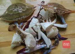 Illustration of how to make egg yolk baked crab 4