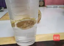 Spring and summer special drinks Illustration of how to make lemon citrus honey water 2