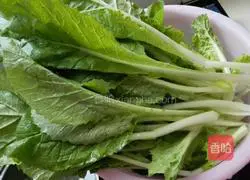  Illustration of how to make stir-fried cabbage with mushrooms 2