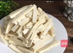 Garlic chili sauce mixed with dried fragrant seeds (less oil weight loss version) Illustration of how to do it 1