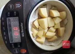 Illustration of how to make pan-fried potato pancakes 1