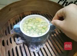 Illustration of how to make steamed okra eggs 11
