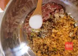 Illustration of how to make pork and potato buns 17