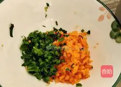 Illustration of how to make carrot and egg pancakes 8