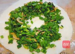 Illustration of how to make chive egg pancake 11