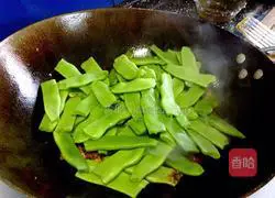 Illustration of how to make lentil braised noodles 10