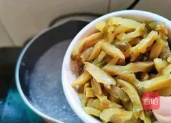 Mulled mustard Illustration of how to make shredded pork soup 8