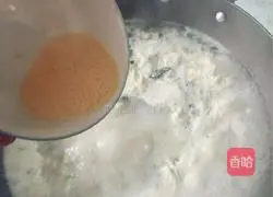 Illustration of how to make chrysanthemum, clam and gnocchi soup 14