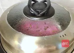 Illustration of how to make red date yogurt and purple sweet potato cake 19