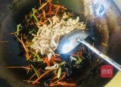 Illustration of how to make fish-flavored shredded pork at home 6