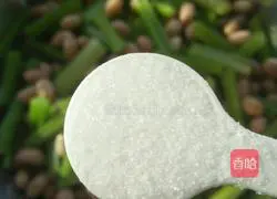 Illustration of how to stir-fry celery and peanuts 12