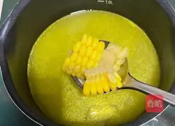 Illustration of how to make oyster hot pot in sour soup 2