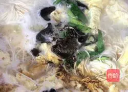 Black fungus and egg noodle soup recipe 8