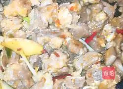 Illustration of how to make beef brisket and tripterygium root soup 6