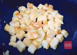 Illustration of how to make fried diced steamed buns 12