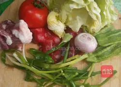 Illustration of making mixed sauce noodles 1