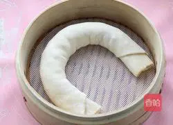 Illustration of how to make spiced ham and scallion rolls 10