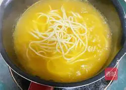 Illustration of how to make sour soup noodles 3