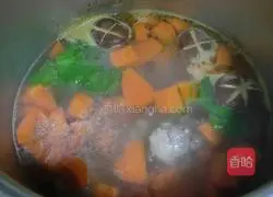 Illustration of how to make braised pork ribs with carrots 4