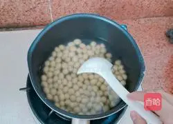 Illustration of how to make pearl milk tea 3