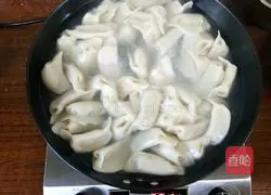 Illustration of how to make dumplings with four fresh fillings 10