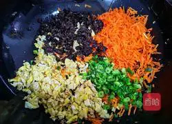 Illustration of how to make vegetarian dumplings with three fresh fillings 4