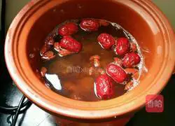 Fresh longan and red date sweet soup Illustration of how to do it 6