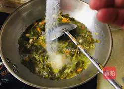 Illustration of how to make celery pulp water surface 7