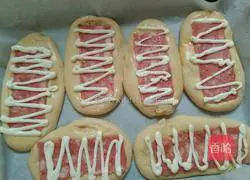 Illustration of how to make bacon bread 14