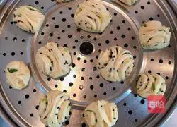  Illustration of how to make diced sausage rolls 14