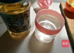 Illustration of how to make freshly squeezed orange juice 4