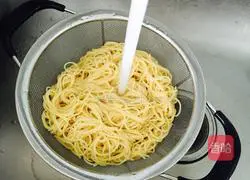 Illustration of how to make shrimp pasta 2