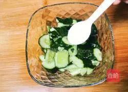 Illustration of how to shoot cucumbers 5