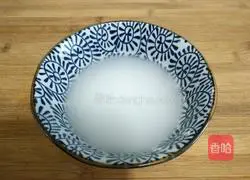 Illustration of how to make fried salt and pepper and black sesame pumpkin rolls 16