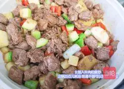 Illustration of how to make zucchini and black pepper beef cubes 9