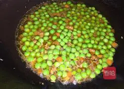 Illustration of how to make minced meat and peas 8