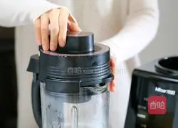 Illustration of how to make freshly squeezed orange juice 8