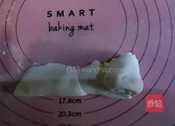 Illustration of how to make rose shrimp dumplings 13