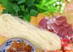 Illustration of how to paste the southern Fujian noodles 1