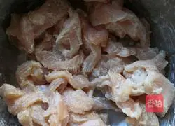 Illustration of how to make small crispy pork 1