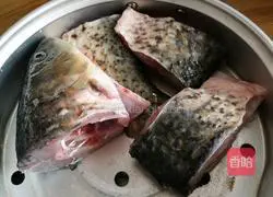 Illustration of how to make carp and tofu soup 1 