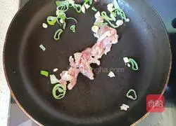 Shredded kelp Illustration of how to make meat slices soup 5