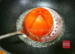 Illustration of how to make seaweed, tomato and tofu soup 2