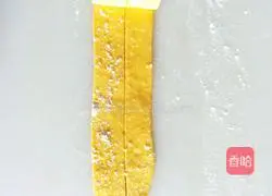 Illustration of how to make earphone flower rolls 8