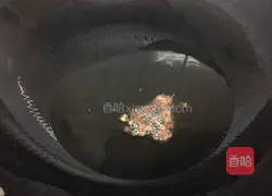 Illustration of how to make braised pork ribs and beans with noodles 6