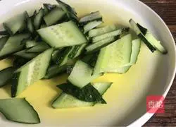 Illustration of how to make fungus mixed with cucumber 5