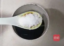Illustration of how to make noodles with scallion oil 2