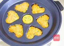 Illustration of how to make chive and carrot egg pancake 10
