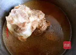 Illustration of how to make garlic plum pork meat 11